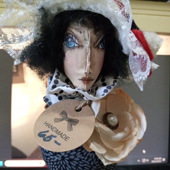 HANDMADE "MISS ANABELLE" - Picture 3 of 7